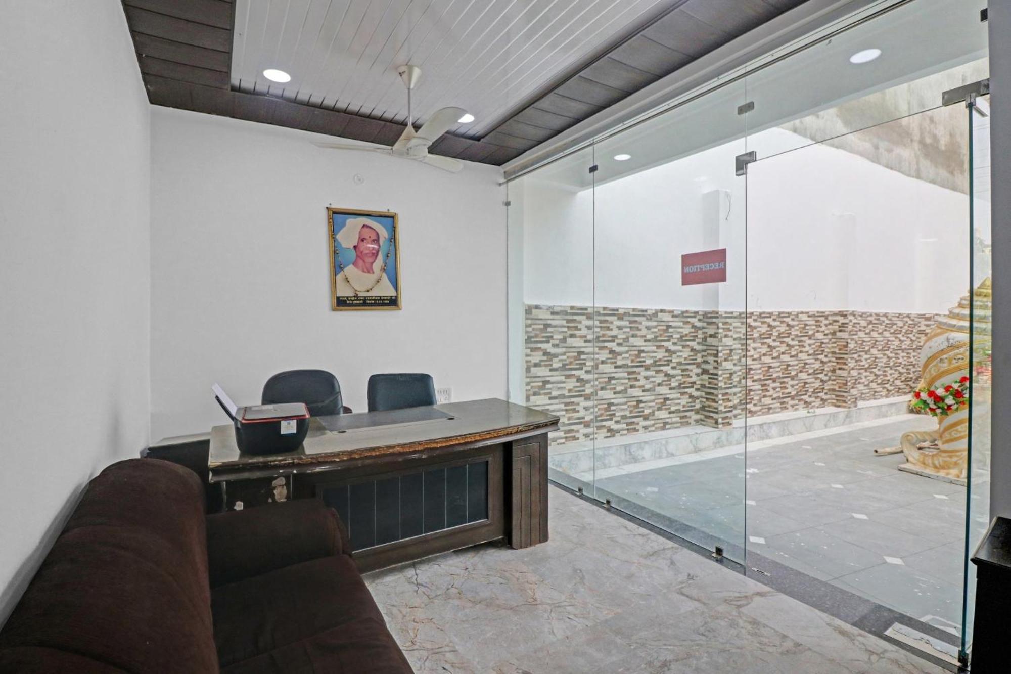 Hotel O Paras Palace Kanpur Bagian luar foto