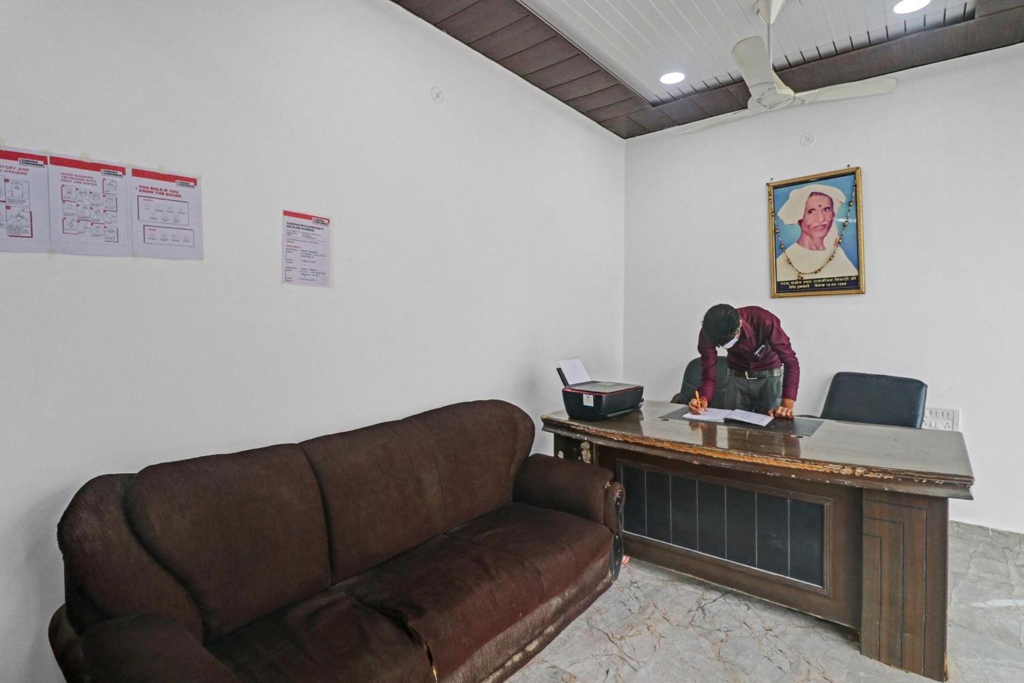 Hotel O Paras Palace Kanpur Bagian luar foto